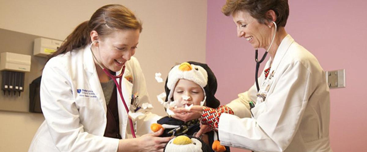 2 doctors with patient