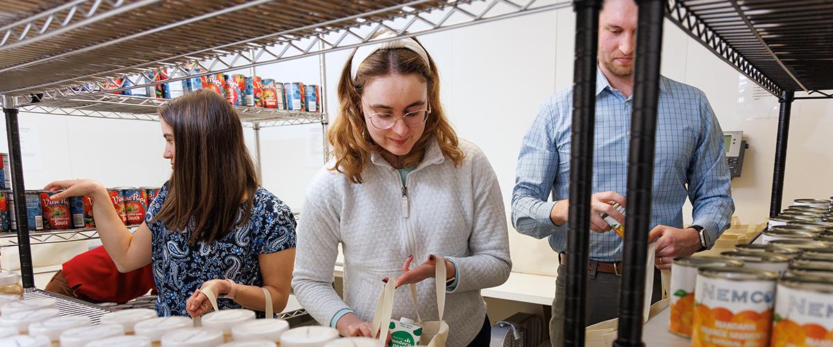 Duke Pediatrics Trainees Helping at the Duke Healthy Lifestyles Market